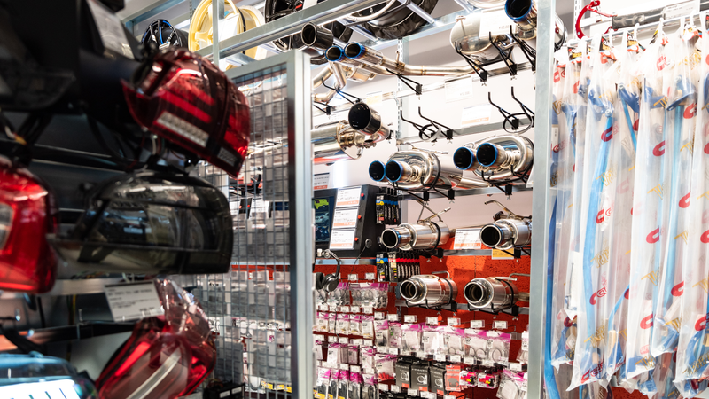 Illustration for article titled A Look Inside Autobacs: Japan's Fascinating Auto Parts Megastore